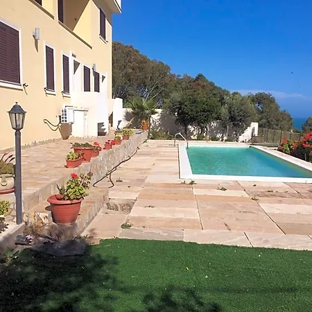 ベッド・アンド・ブレックファスト Cala Arenella シャッカ