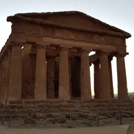 Alojamento de Acomodação e Pequeno-almoço Cala Arenella